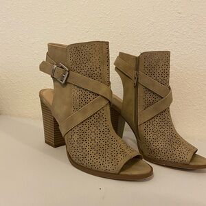 Tan Heeled Boots with Chunky Block Heel and Perforated Design
